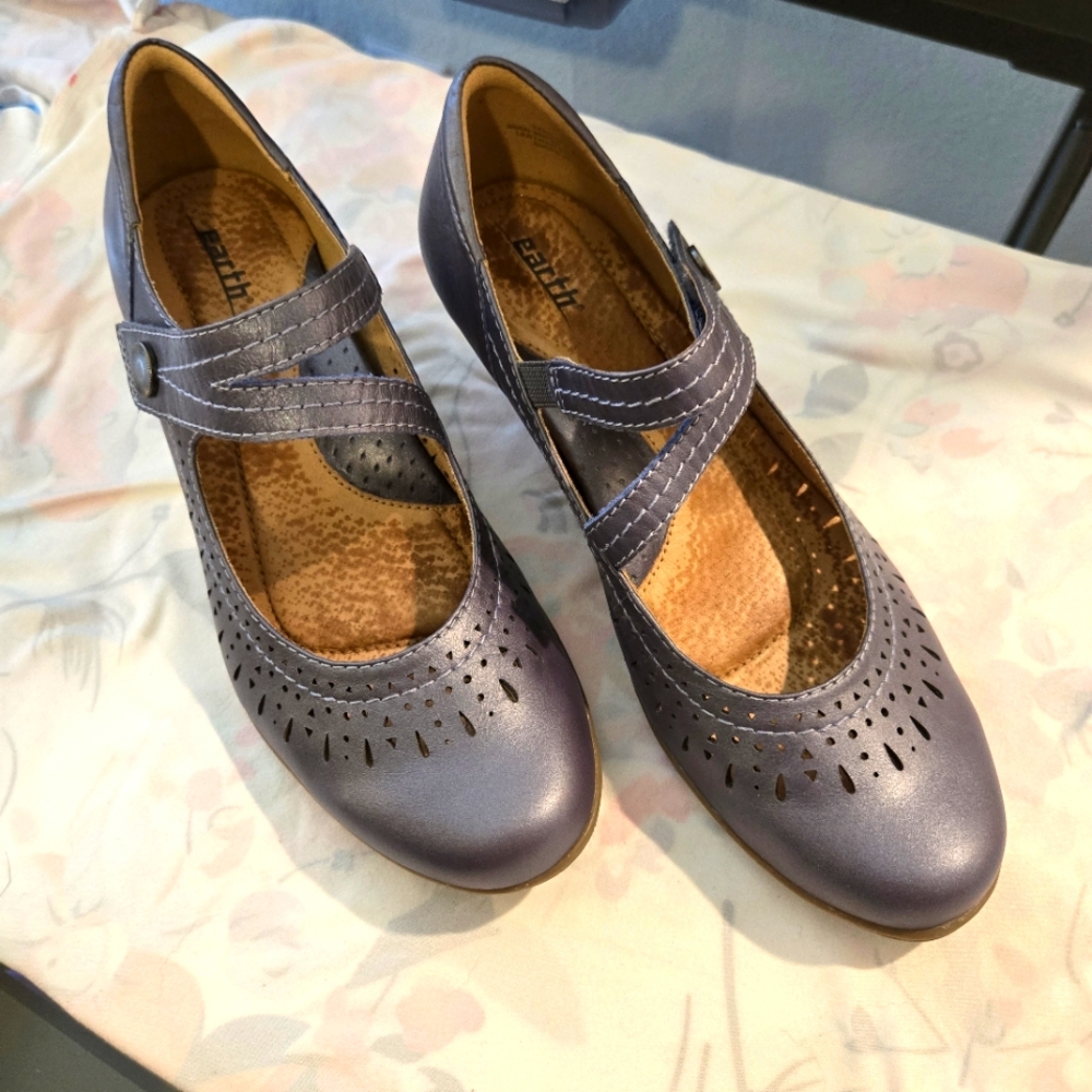 Earth Women's Mary Jane's - Metallic Purple